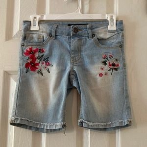 Vigoss floral embroidery Bermuda length jean short